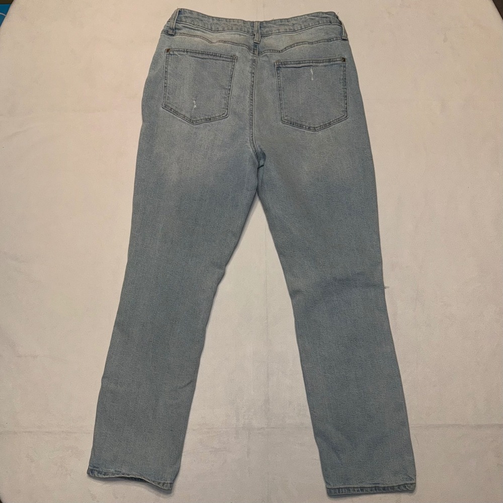 Celebrity Pink RE generation Distressed Light Wash Denim Jeans Size 11/30 Taper‎ - Picture 2 of 10